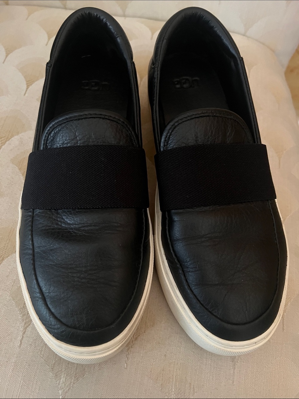Excellent condition, Ugg slip on tennis shoe!